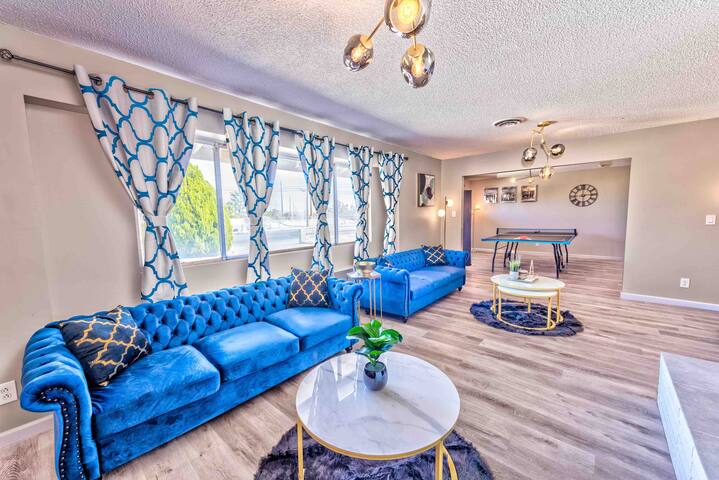 5 stars family 6BR Villa high End BIG Back Yard! gallery image 5