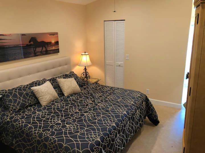 King palm (master bedroom)