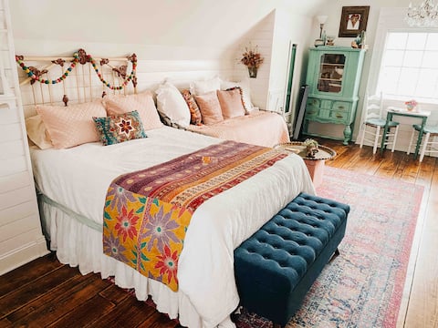Successful Airbnb property: The Red Barn Loft - Charming Getaway in Nashville in West Nashville