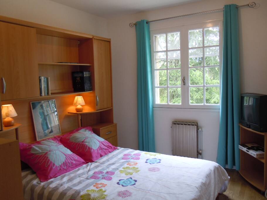 CHAMBRE BLEUE LIT DOUBLE (140)