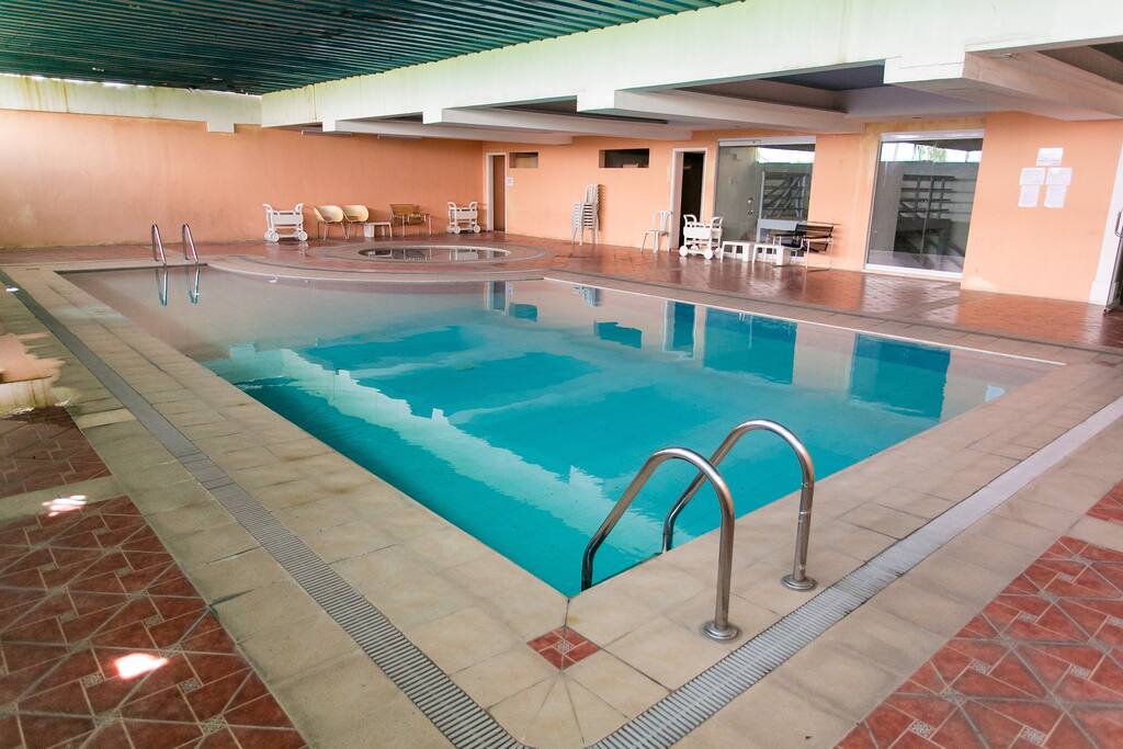 Guests can use amenities for free.