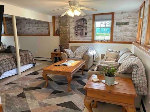 Successful Airbnb property: Private Apt 2 Blocks MainSt/Roundhouse/MT/Maribeau in Beacon