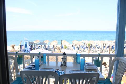 Billys villa - 20m from the seaside