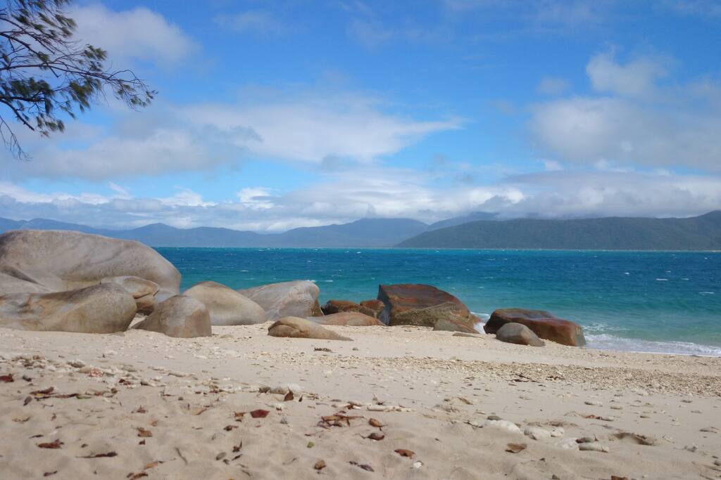 Room in paradise, Cairns, Clifton Beach Houses for Rent in Clifton