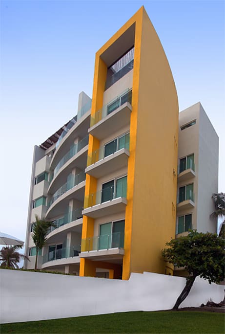 Edificio desde la Playa