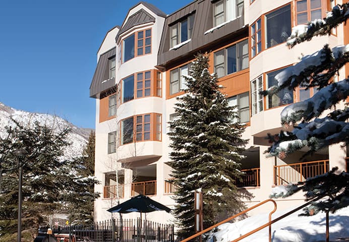 Marriott's Streamside at Vail Evergreen 1200 sq/ft