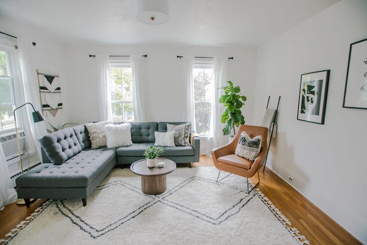 The Cherry Hill Farmhouse - Grand Rapids, MI