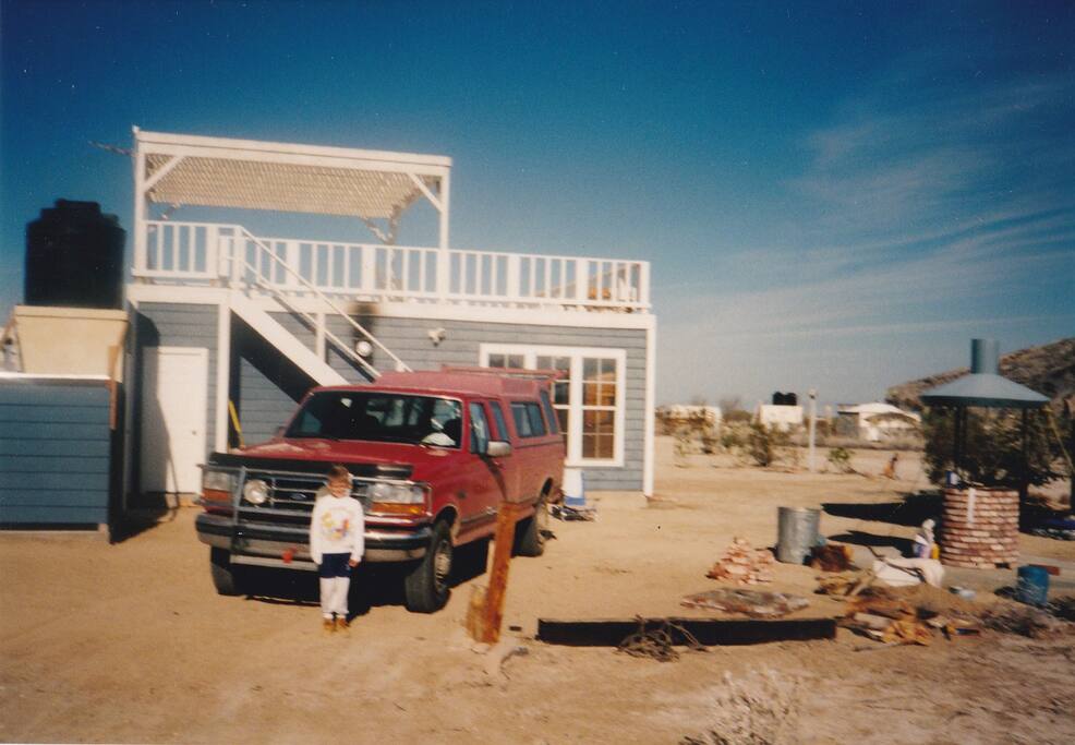 two bedrooms, bring blow up beds I love to sleep on the roof location is 6250-012-16 remember than number for security