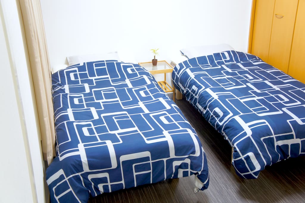 Room 2.
2single size beds.