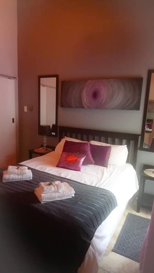 קוטג' "מקווין" - מיטת קווין סייז