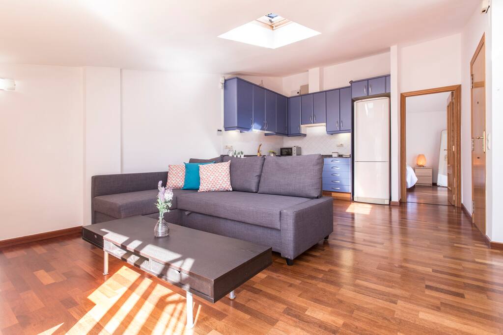 Spacious and bright living and dining area