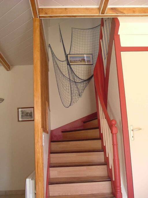 Escalier montant à l'étage