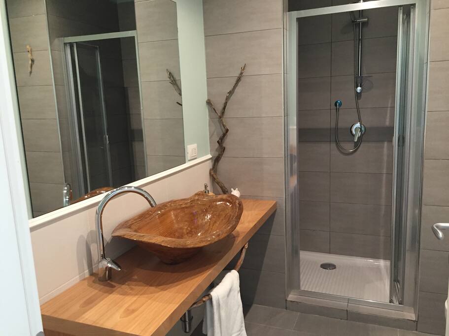 lavabo in legno stanza PACHAMAMA
