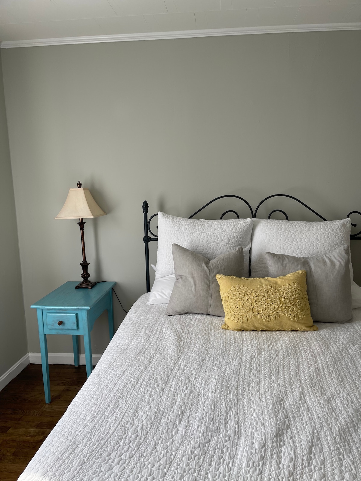 Walk to restaurants and downtown events!