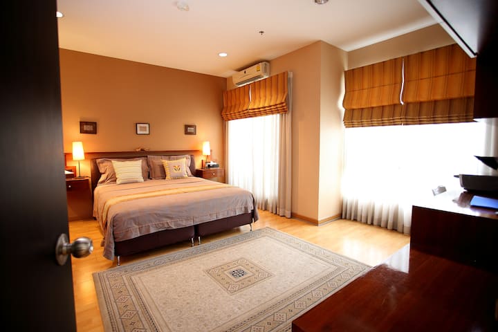 Central Bangkok 3 Bedroom Apartment - Apartments for Rent in Bangkok