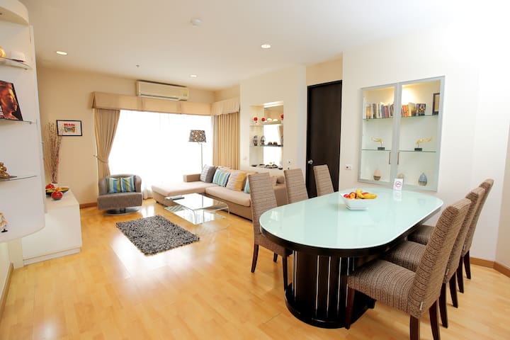 Central Bangkok 3 Bedroom Apartment gallery image 2