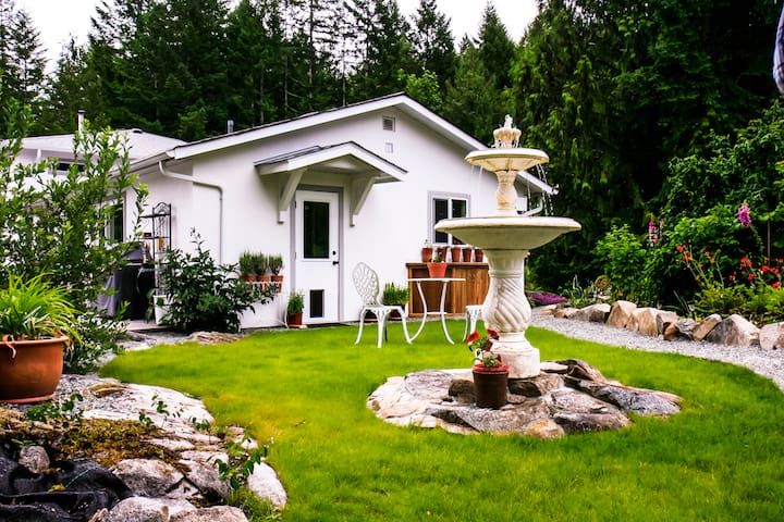 Mockingbird Hill Vacation Rental Cottages For Rent In Port Alberni