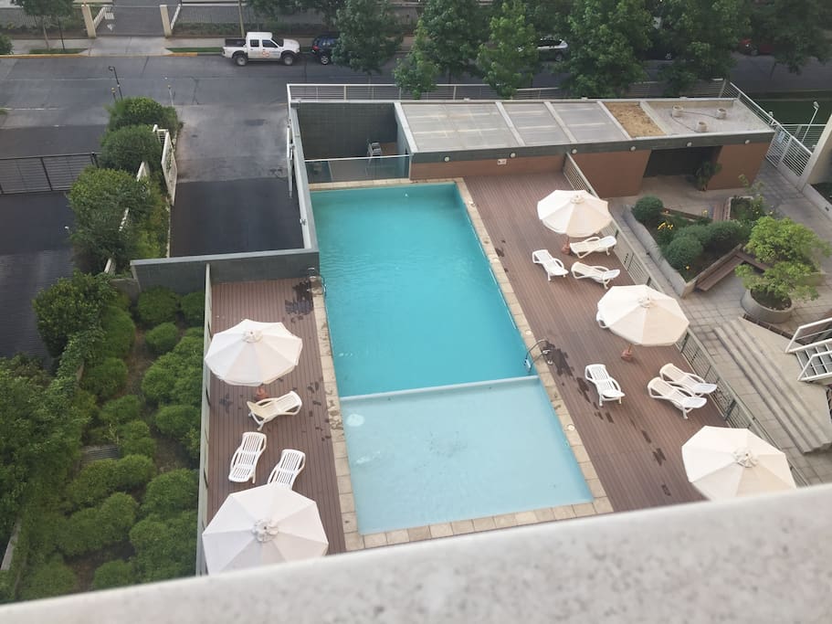Deck con piscina