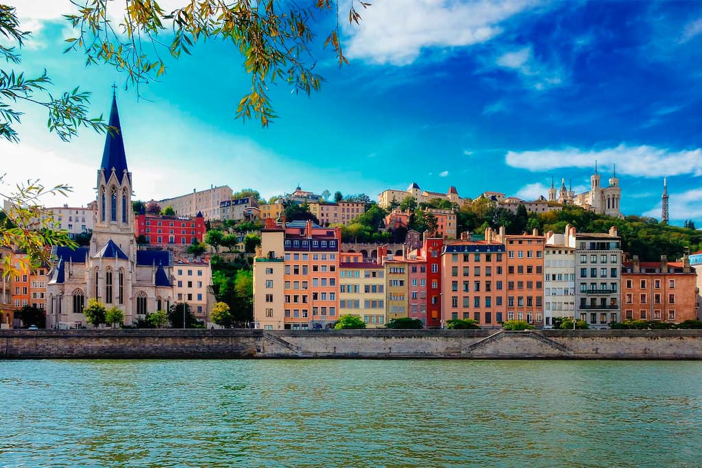 Quai de Saône (10min à pied)