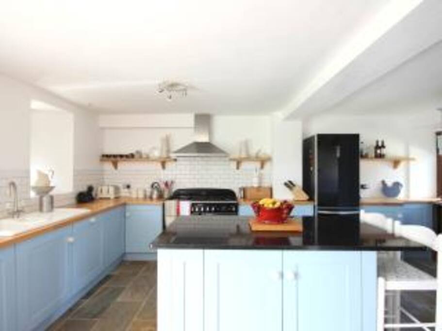 Large kitchen diner (table behind in photo)