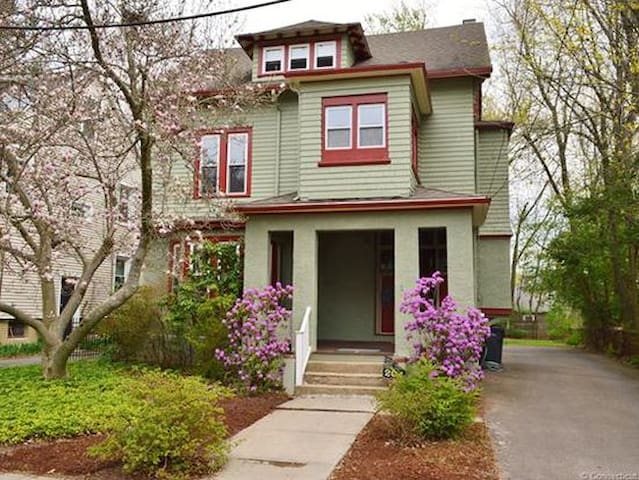 Hartford Home, Cozy and Welcoming