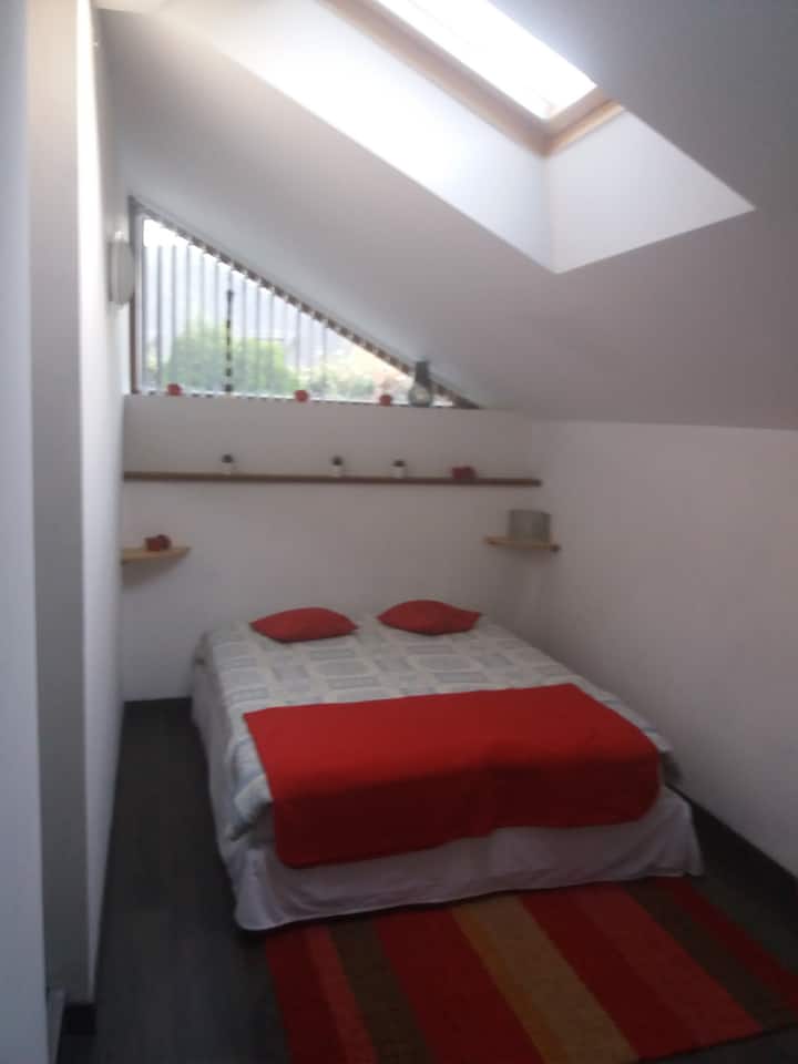 Dhomë gjumi në katin përdhe 