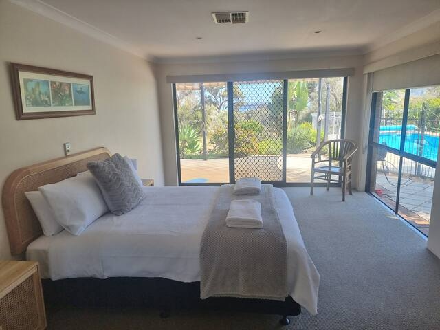 Estuary water views 4bedroom home with pool gallery image 2