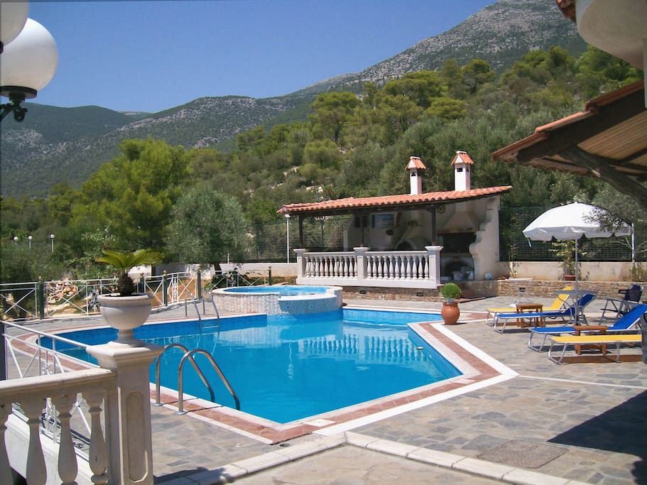 The swimming pool, the Jacuzzi, the barbecuer, and space for sun bath !