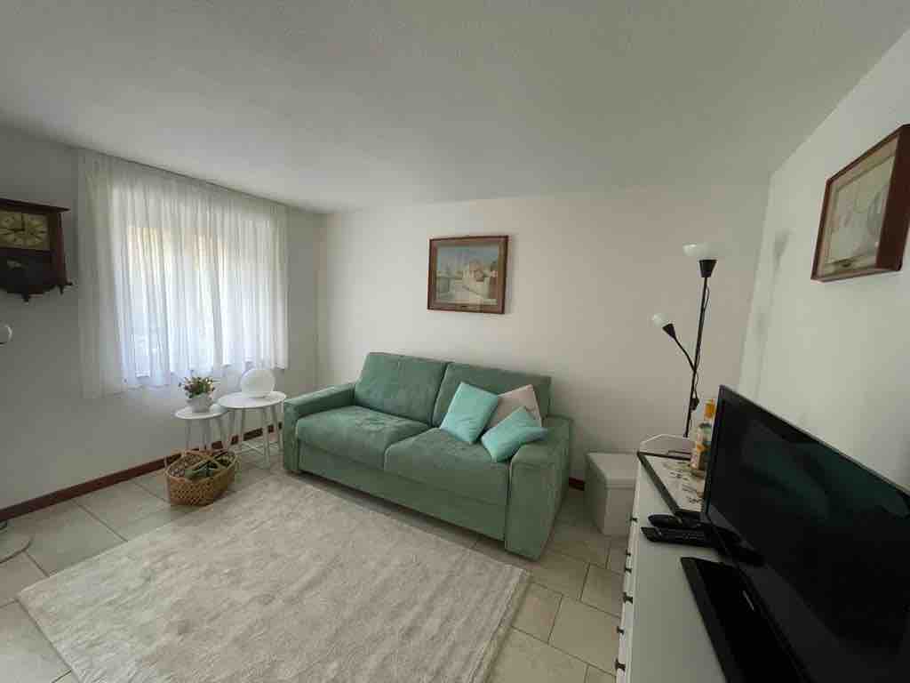 Დახურული გასაშლელი დივანი