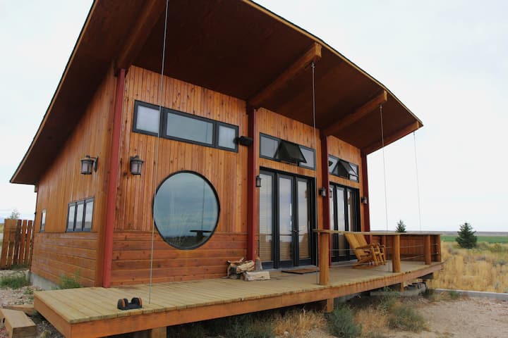 Heart Mountain Japanese Cabin - Cabins for Rent in Powell, Wyoming, United  States - Airbnb