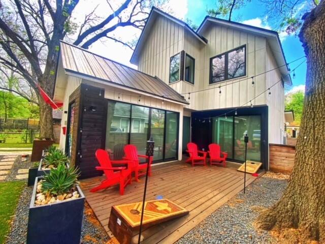 Modern Farmhouse blocks from Rainey and Downtown gallery image 3