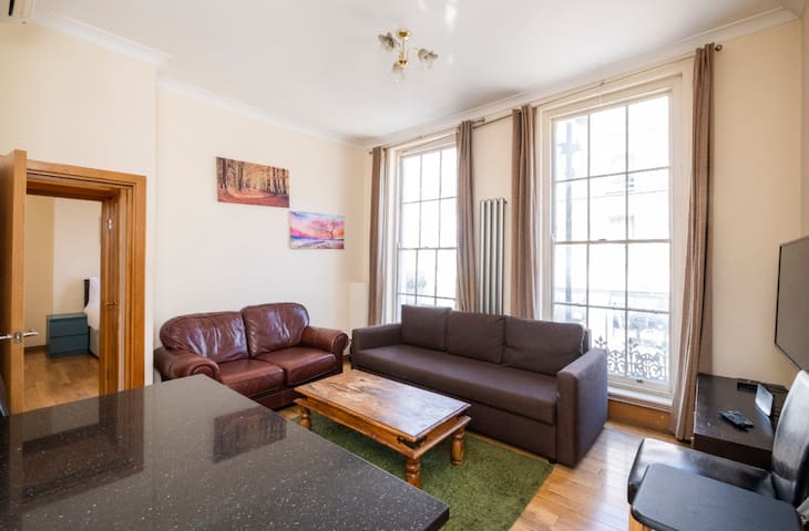 Charming one bedroom near Baker street 1