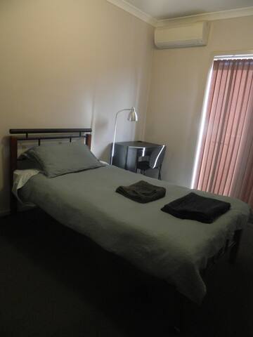 Room 4 Jamparti at the Knox