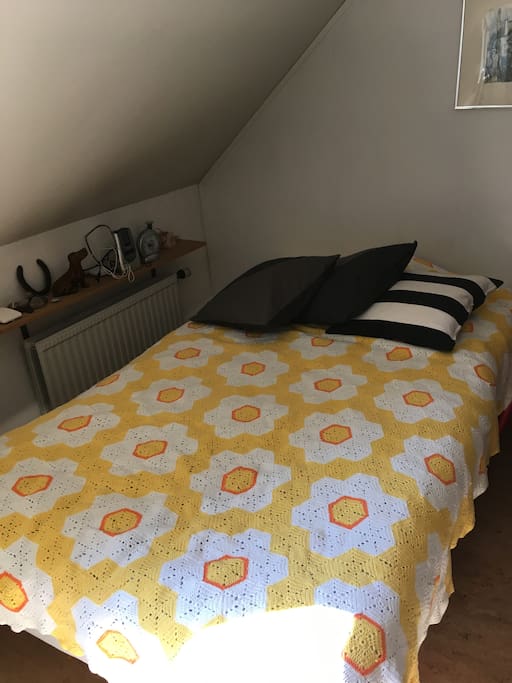 Arbetsrum med 120cm säng.
