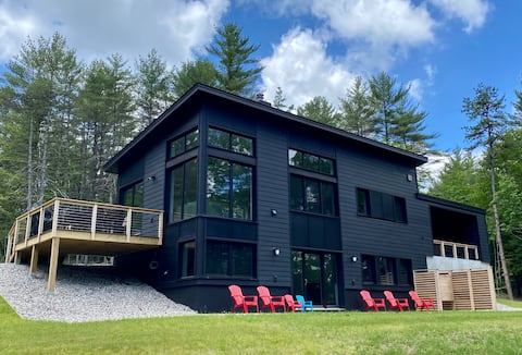 Popular Airbnb listing: Stunning Bridgton Lake House with EV charger in Bridgton