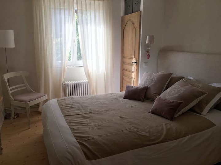 Habitación con cama doble