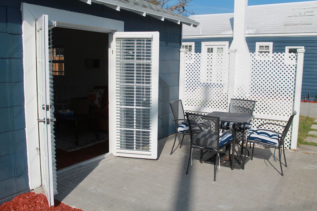 Double French doors opening to terrace and garden area