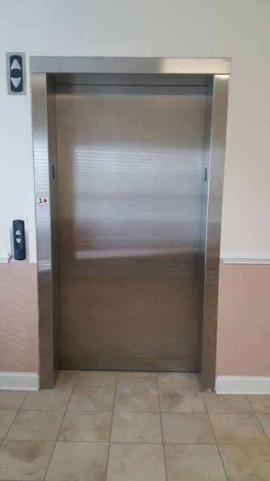 No need to carry your bags up the stairs (unless you want to). Elevator access to the 2nd floor suite.