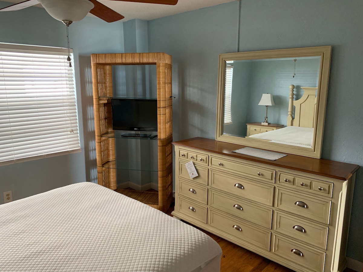 спална соба, брачен кревет (широк 150-179 см) и чаршафи