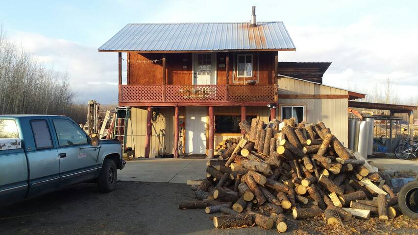 Alaskan Stoves Rustic Guest Room