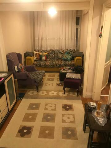 Kocamustafapaşa’da Bayana Uygun Paylaşımlı Daire.