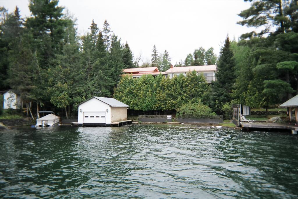 Petite plage vue du Lac