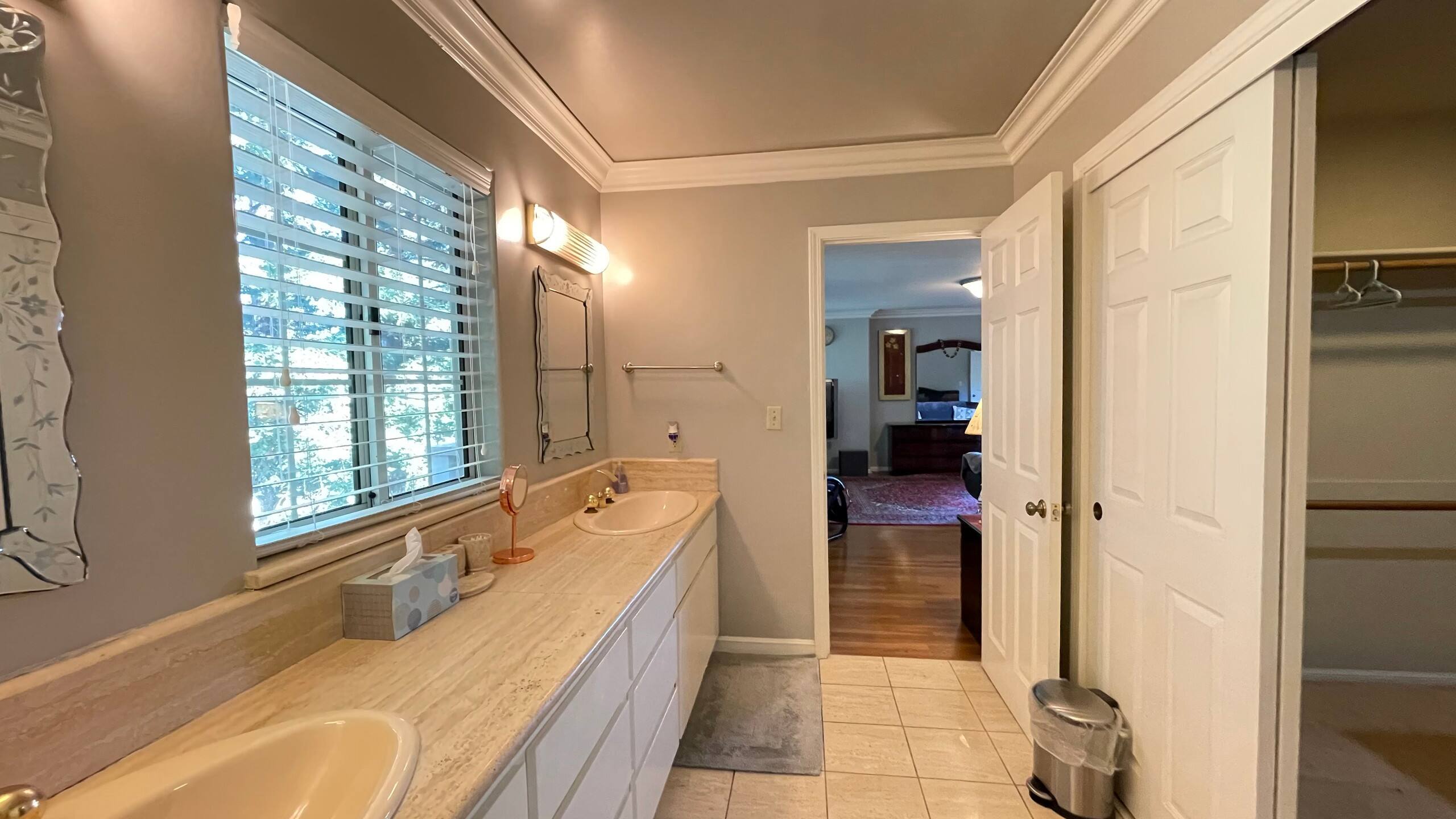 Marble & Hardwood Estate, Gourmet Kitchen - Photo 65