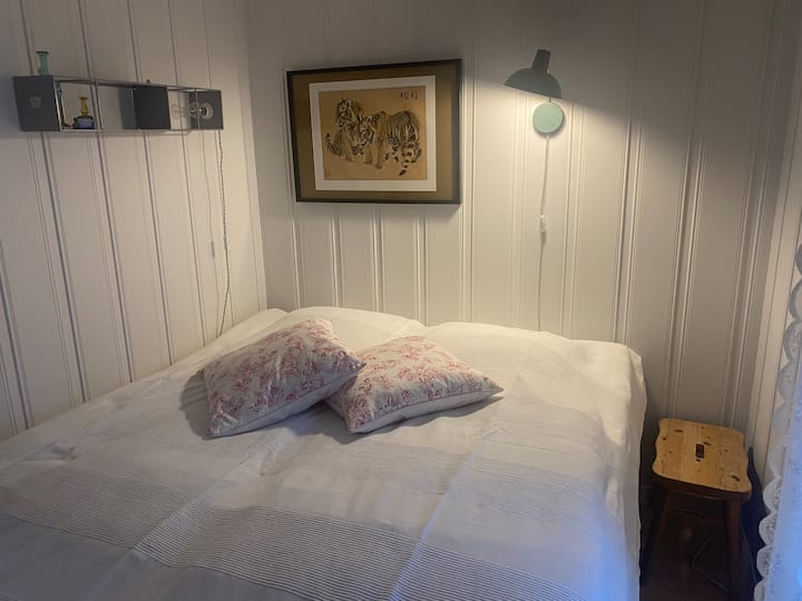 ห้องนอนหลักพร้อมเตียง 180 เตียง ศิลปะเป็นแบบจีนศิลปะสิ่งทอและภาพวาด 