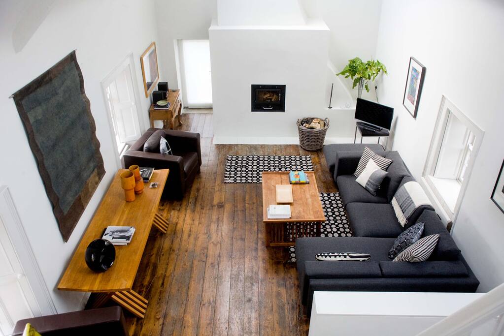 BALLILOGUE HOUSE - THE DOUBLE HEIGHT LIVING & ENTERTAINING SPACE