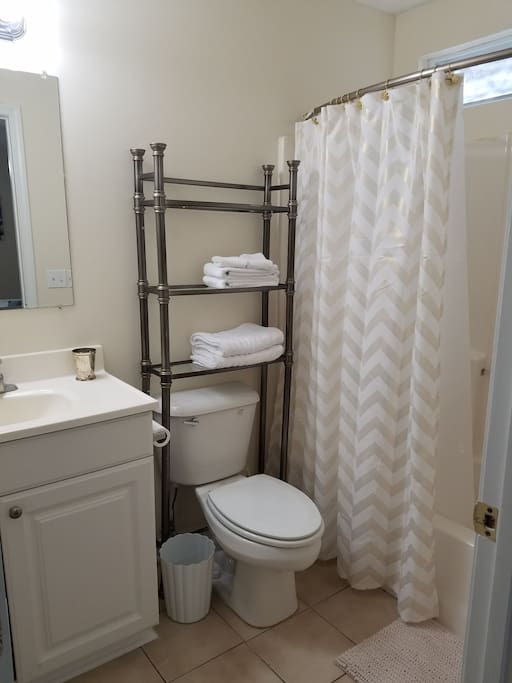 private bathroom that only you use, please avoid using the hallway bathroom which is shared between two other rooms...