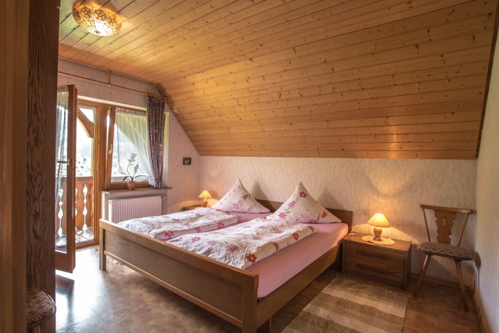 Schlafzimmer 1