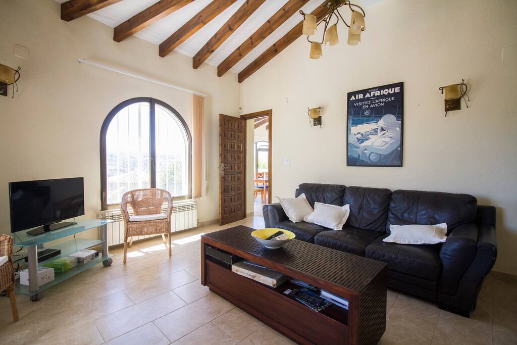 salon avec une jolie vue