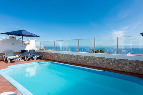 La Casita del Naranjo with a separate pool