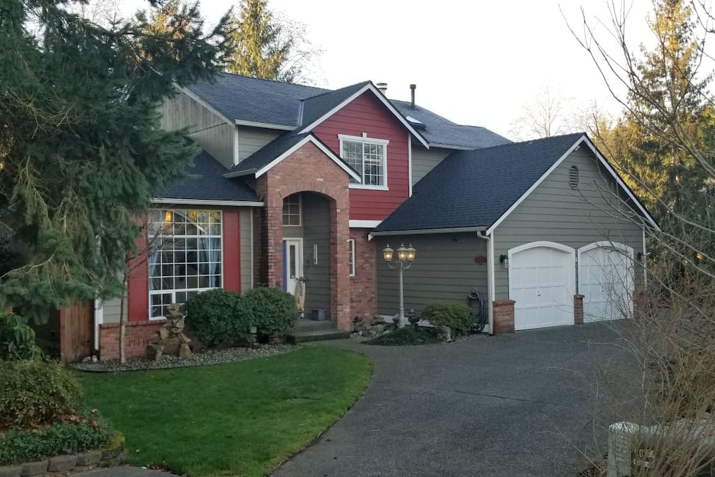 Large quiet house located deep in a green belt. Lots of easy parking. House has new carpet and paint inside and out. I'm not home much, so most days you will have the house to yourself.